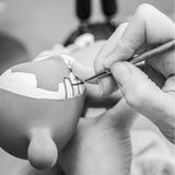 LLADRÓ PORCELAIN SCULPTURE "THE GUEST – LITTLE" BY DÍAZ-FAES BLACK AND WHITE. LIMITED SERIES 